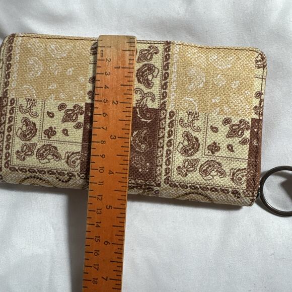 Wrangler Bandana Paisley Print Zip Around Wristlet Wallet Brown Shimmer NWT NEW - Picture 6 of 9